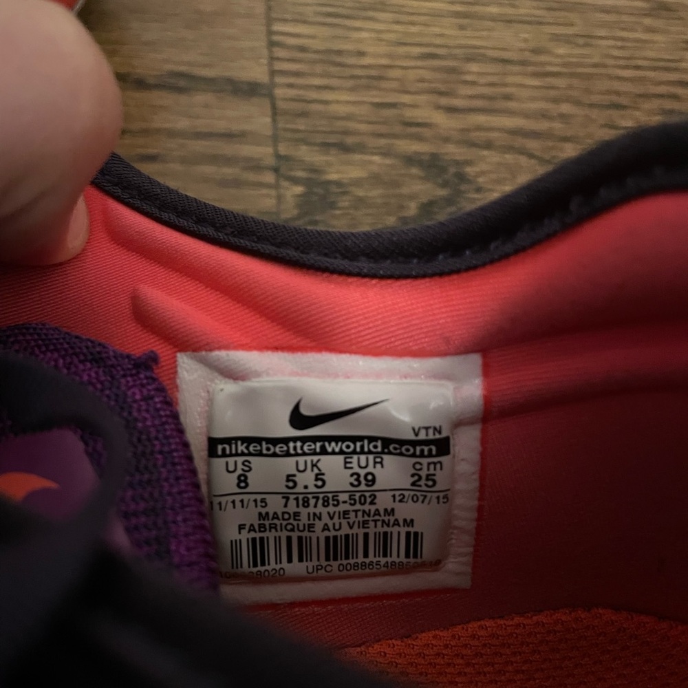 Nike Flyknits - Picture 4 of 4